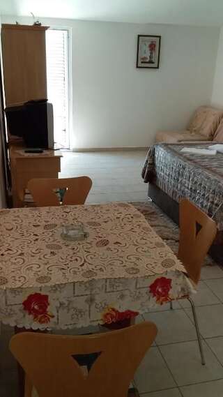 Апартаменты Apartmani Steni Свети-Стефан Номер-студио с балконом и видом на море-89