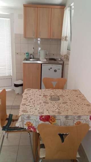 Апартаменты Apartmani Steni Свети-Стефан Номер-студио с балконом и видом на море-90