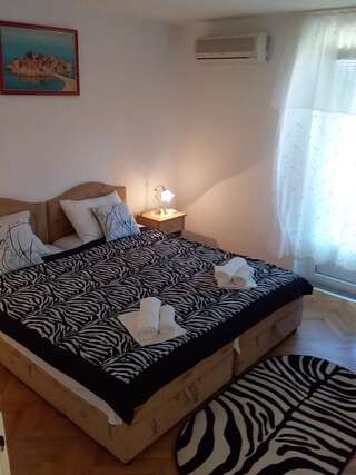 Апартаменты Apartmani Steni Свети-Стефан Апартаменты с 2 спальнями, балконом и видом на море-9