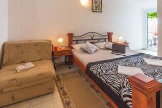 Апартаменты Apartmani Steni Свети-Стефан Номер-студио с балконом и видом на море-27