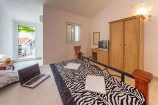 Апартаменты Apartmani Steni Свети-Стефан Номер-студио с балконом и видом на море-31