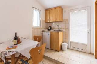 Апартаменты Apartmani Steni Свети-Стефан Номер-студио с балконом и видом на море-32