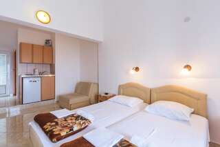 Апартаменты Apartmani Steni Свети-Стефан Номер-студио с балконом и видом на море-53