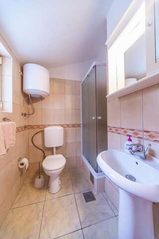 Апартаменты Apartmani Steni Свети-Стефан Номер-студио с балконом и видом на море-56