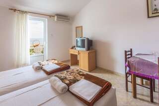 Апартаменты Apartmani Steni Свети-Стефан Номер-студио с балконом и видом на море-59