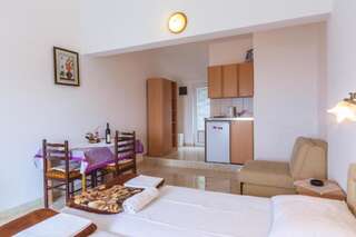 Апартаменты Apartmani Steni Свети-Стефан Номер-студио с балконом и видом на море-60