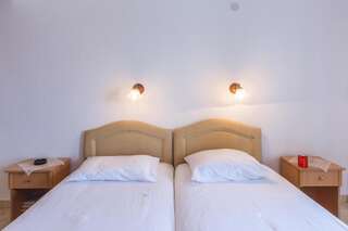 Апартаменты Apartmani Steni Свети-Стефан Номер-студио с балконом и видом на море-64